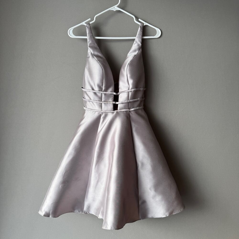 JVN by Jovani sz 0 silver deep plunge fit flare mini cocktail dress